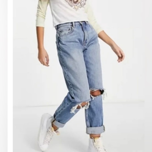 ASOS Petite High Waisted Light Wash Mom Jeans with Rips. Size 23. NWT. - Picture 2 of 12